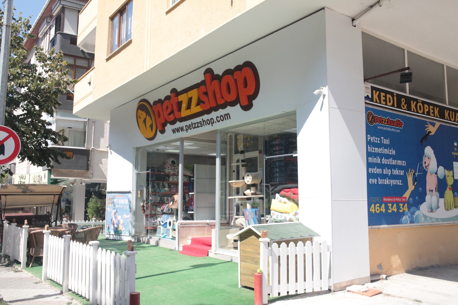 Petzz Pet Kuaför salonu dış cephesi